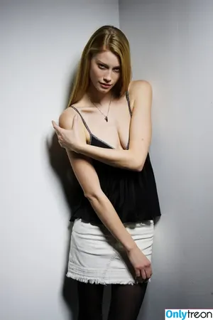 Alyssa Sutherland / TheRealAlyssaS фото голая #0111
