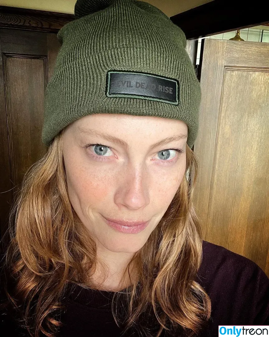 Alyssa Sutherland голая photo #0001 (therealalyssas)