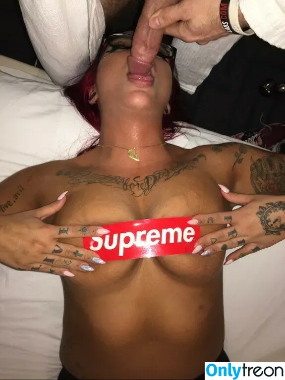 Alyssadoesntboost nude photo #0027 (Alyssadoesntboost)