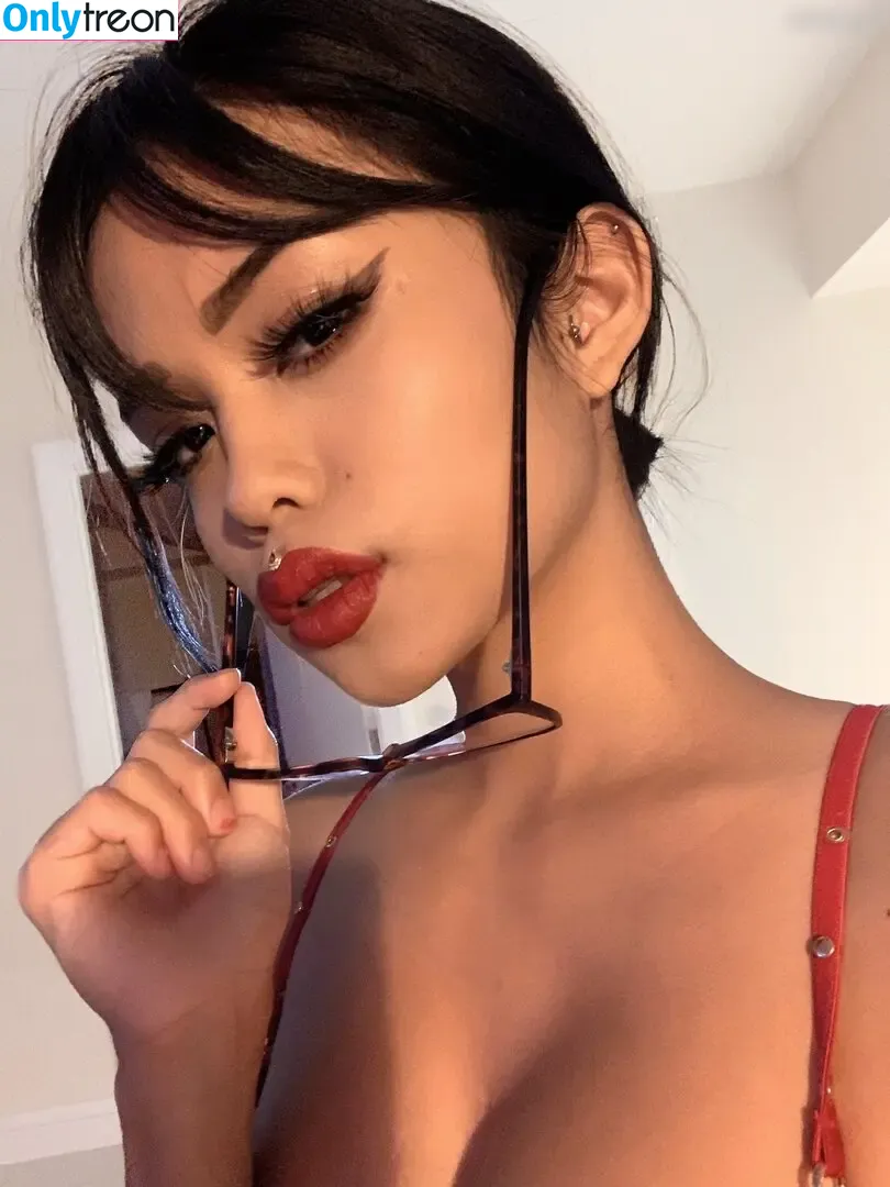Alythuh nude photo #0019 (Alythuh)