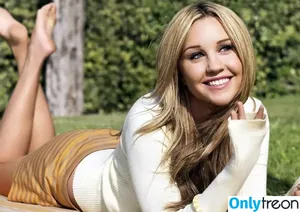 Amanda Bynes / rlamandabynes nude photo #0073