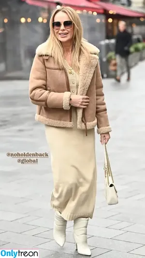 Amanda Holden / amanda_holden / noholdenback nude photo #2608