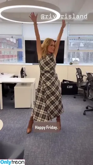 Amanda Holden / amanda_holden / noholdenback nude photo #2622