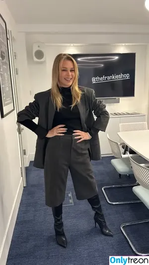 Amanda Holden / noholdenback фото голая #2791