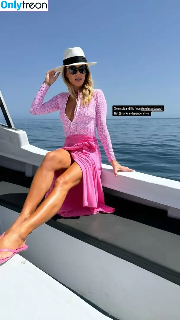 Amanda Holden nude photo #2637 (amanda_holden / noholdenback)