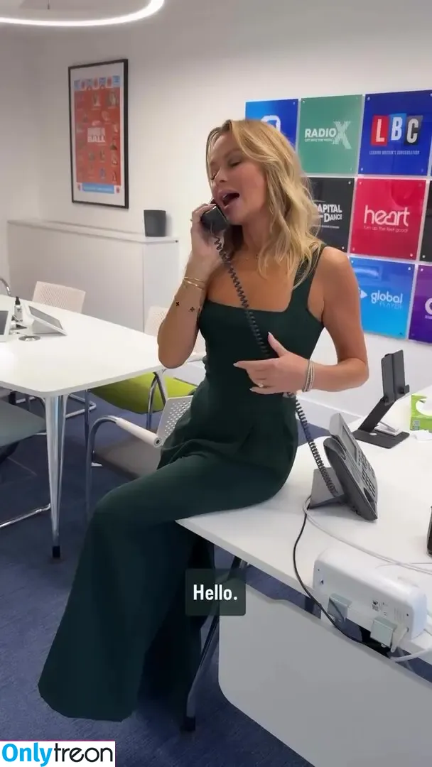 Amanda Holden nude photo #2651 (amanda_holden / noholdenback)