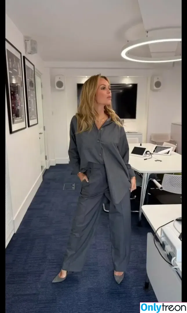 Amanda Holden nude photo #2712 (amanda_holden / noholdenback)