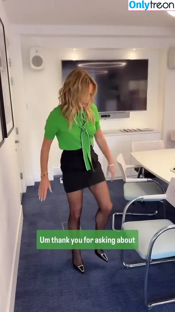 Amanda Holden голая photo #2724 (amanda_holden / noholdenback)