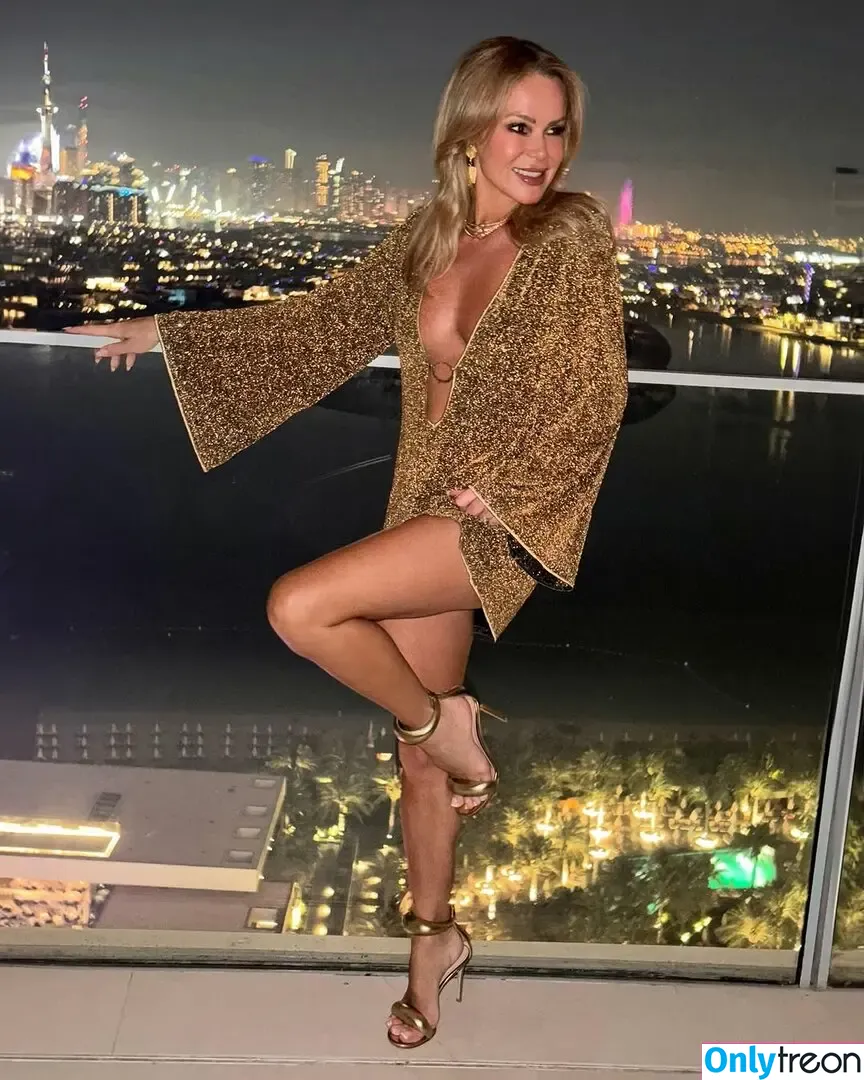 Amanda Holden голая photo #2857 (amanda_holden / noholdenback)