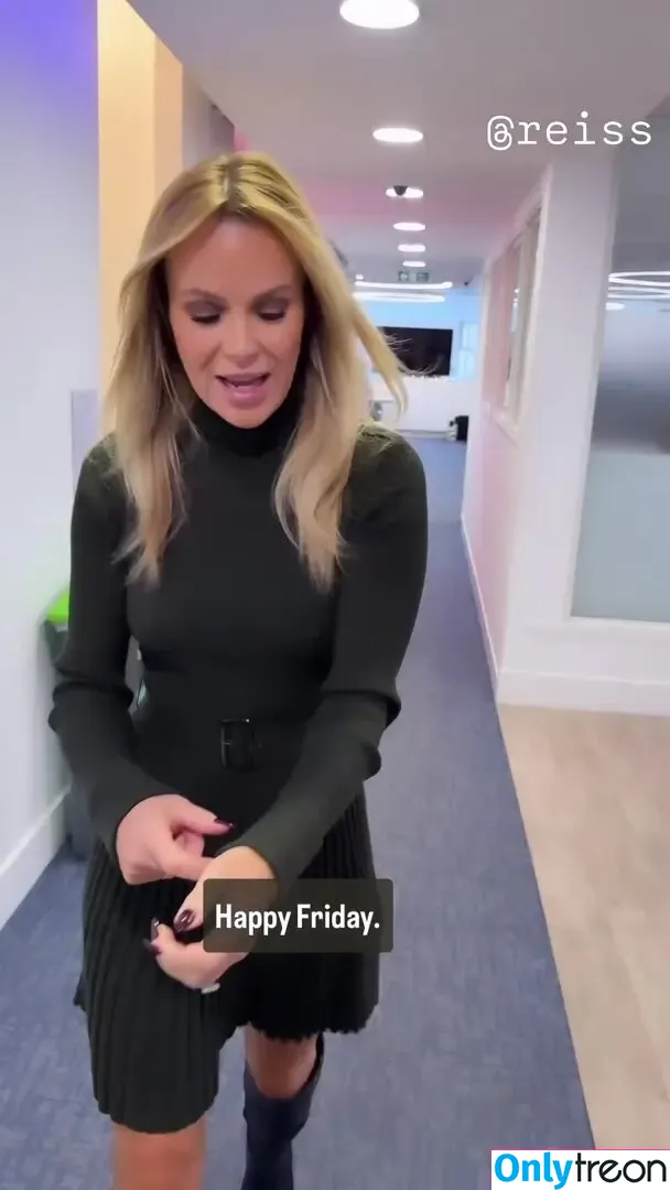 Amanda Holden nude photo #2865 (amanda_holden / noholdenback)