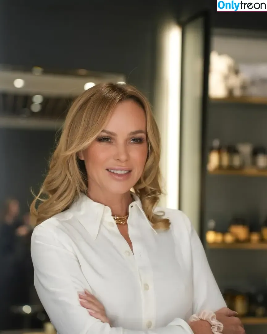 Amanda Holden nude photo #2882 (amanda_holden / noholdenback)