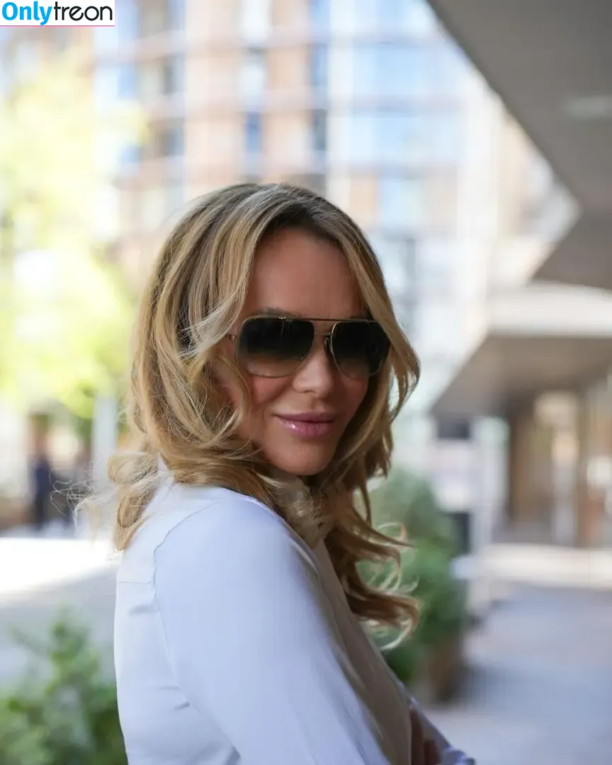 Amanda Holden nude photo #2883 (amanda_holden / noholdenback)