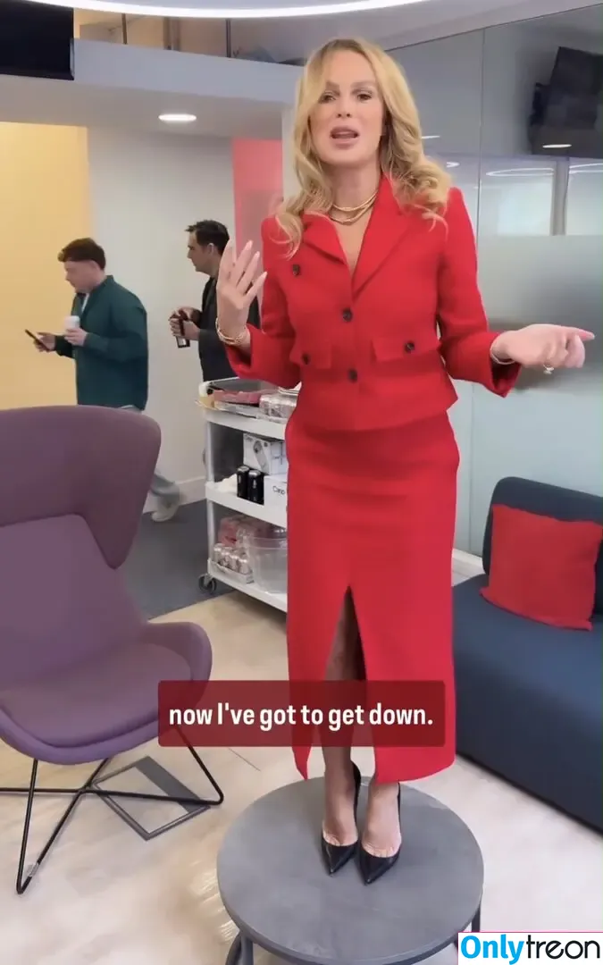 Amanda Holden nude photo #2974 (amanda_holden / noholdenback)