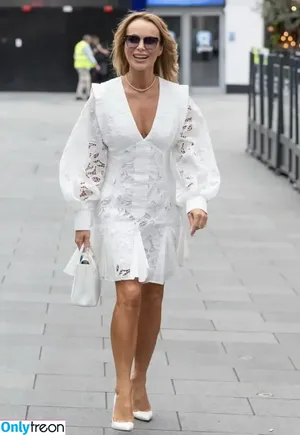 Amanda Holden / amanda_holden / noholdenback nude photo #3306