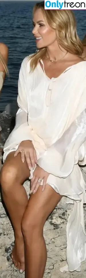 Amanda Holden / amanda_holden / noholdenback nude photo #3308