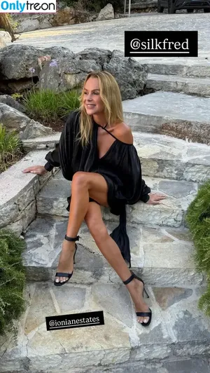 Amanda Holden / amanda_holden / noholdenback nude photo #3309