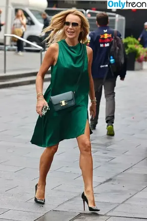 Amanda Holden / amanda_holden / noholdenback nude photo #3348