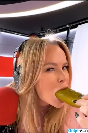 Amanda Holden / amanda_holden / noholdenback nude photo #3454