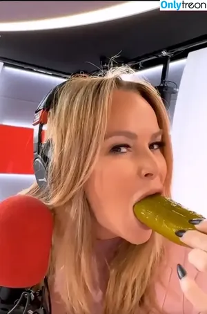 Amanda Holden / amanda_holden / noholdenback nude photo #3457