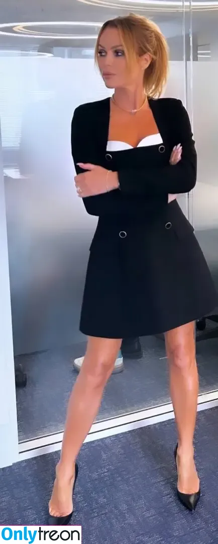 Amanda Holden голая photo #3339 (amanda_holden / noholdenback)