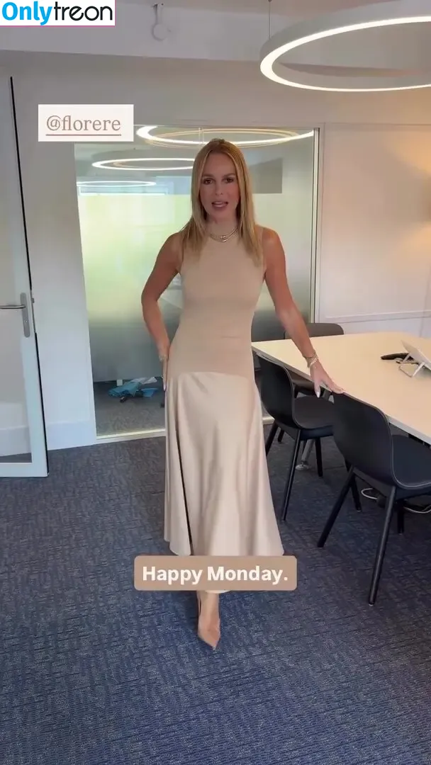 Amanda Holden nude photo #3350 (amanda_holden / noholdenback)