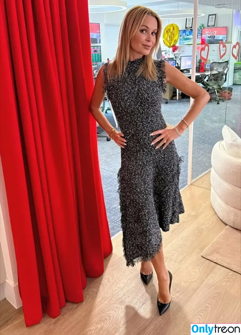 Amanda Holden голая photo #3369 (amanda_holden / noholdenback)