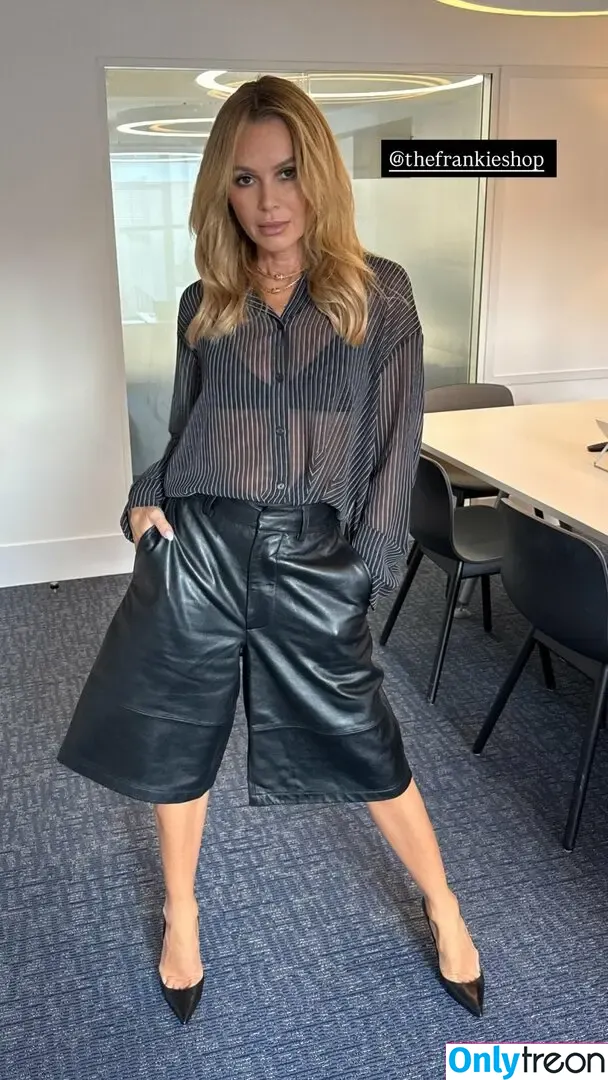 Amanda Holden голая photo #3374 (amanda_holden / noholdenback)