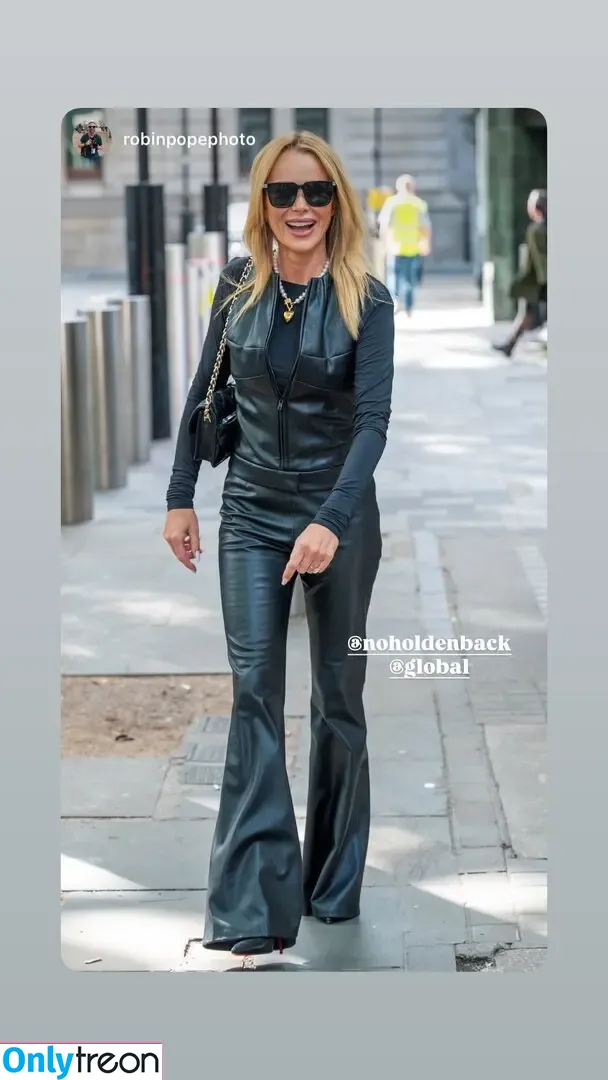 Amanda Holden nude photo #3384 (amanda_holden / noholdenback)