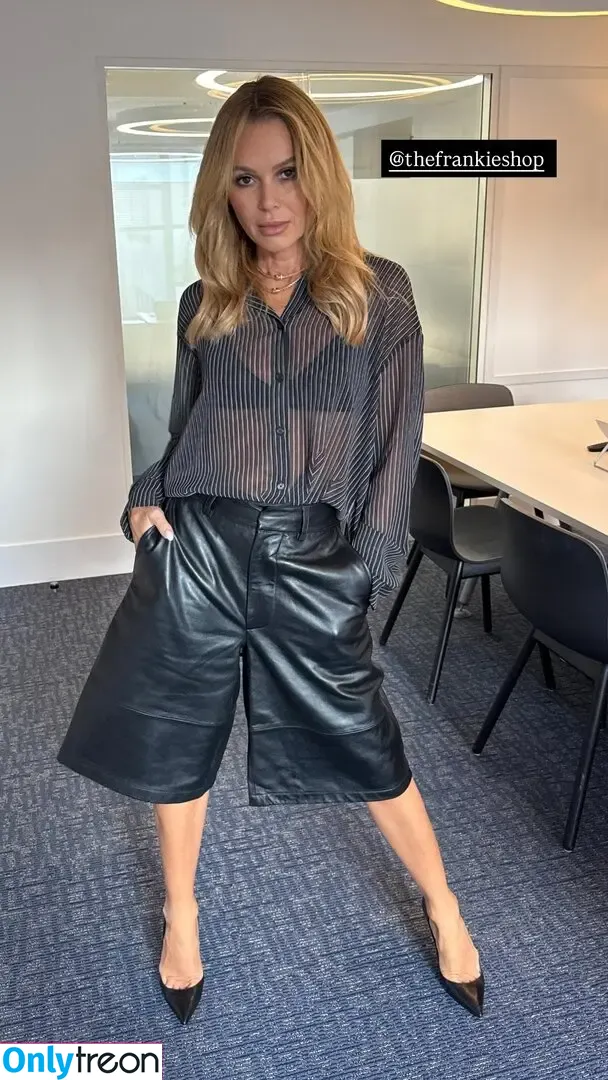 Amanda Holden nude photo #3385 (amanda_holden / noholdenback)