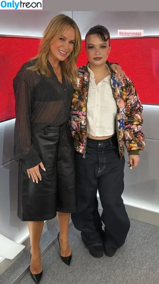 Amanda Holden голая photo #3386 (amanda_holden / noholdenback)