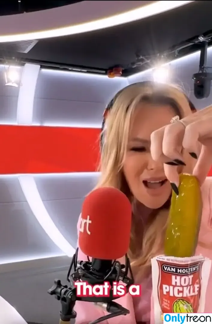Amanda Holden nude photo #3455 (amanda_holden / noholdenback)