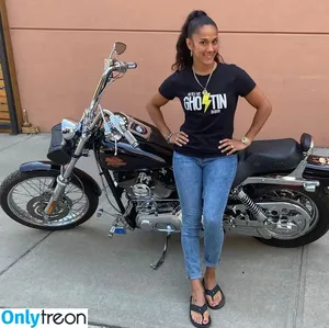 Amanda Serrano / Puerto Rican Boxer / serranosisters nude photo #0077