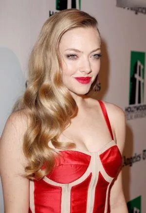 Amanda Seyfried / AmandaSeyfried / mingey nude photo #0316