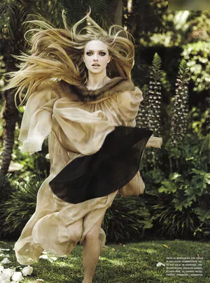 Amanda Seyfried / AmandaSeyfried / mingey nude photo #0339