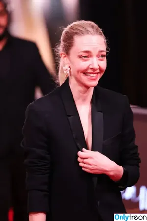 Amanda Seyfried / AmandaSeyfried / mingey nude photo #0531