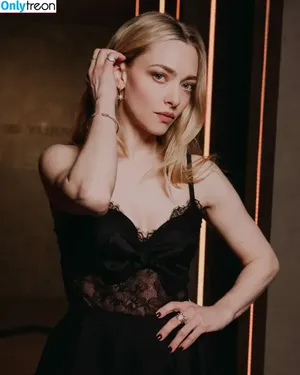Amanda Seyfried / AmandaSeyfried / mingey nude photo #0580