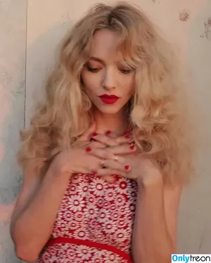 Amanda Seyfried / AmandaSeyfried / mingey nude photo #0797