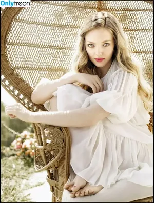 Amanda Seyfried / AmandaSeyfried / mingey nude photo #0867