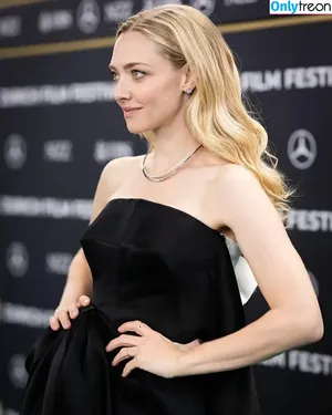 Amanda Seyfried / AmandaSeyfried / mingey nude photo #0872