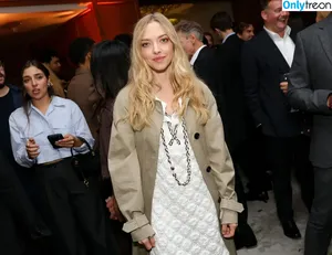 Amanda Seyfried / AmandaSeyfried / mingey фото голая #0896