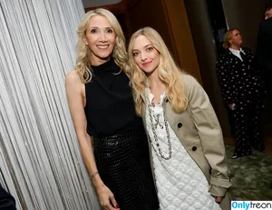 Amanda Seyfried / AmandaSeyfried / mingey фото голая #0897