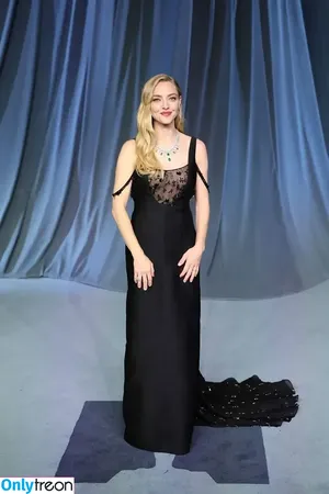 Amanda Seyfried / AmandaSeyfried / mingey фото голая #0908