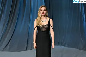 Amanda Seyfried / AmandaSeyfried / mingey фото голая #0915