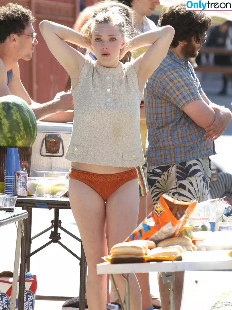Amanda Seyfried nude photo #0149 (AmandaSeyfried / mingey)