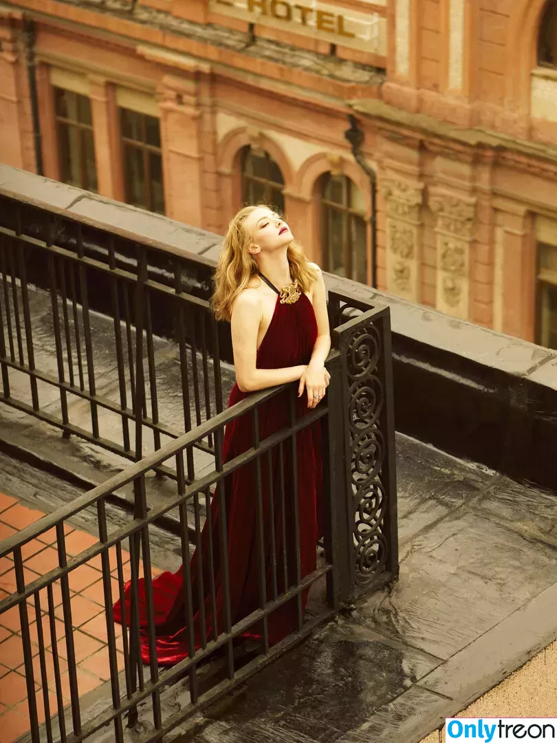 Amanda Seyfried nude photo #0190 (AmandaSeyfried / mingey)