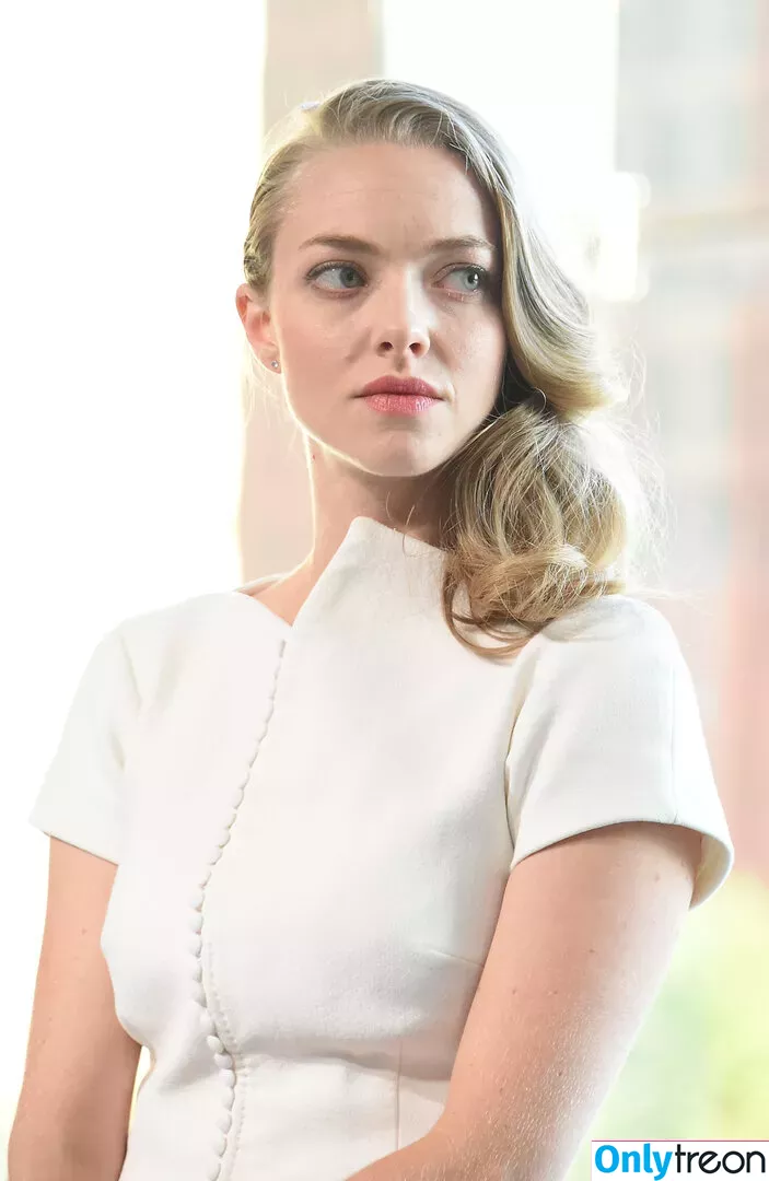 Amanda Seyfried nude photo #0207 (AmandaSeyfried / mingey)