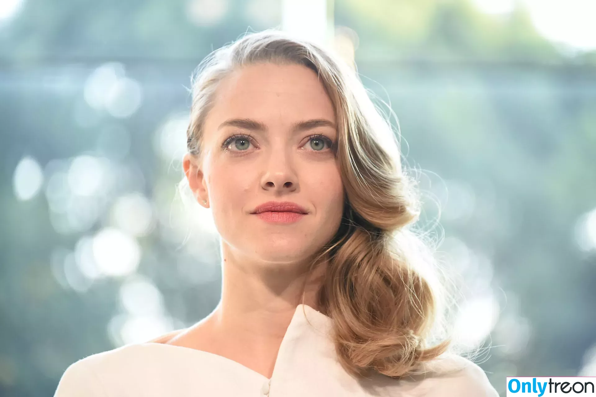Amanda Seyfried nude photo #0213 (AmandaSeyfried / mingey)