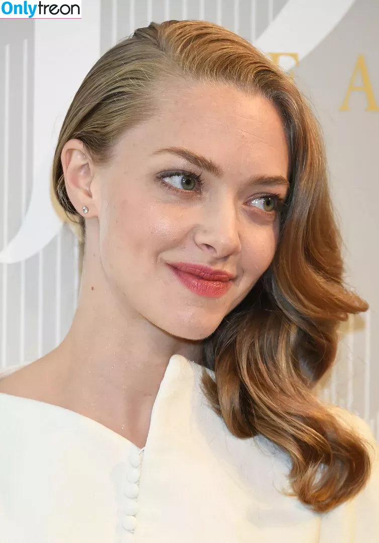 Amanda Seyfried nude photo #0215 (AmandaSeyfried / mingey)