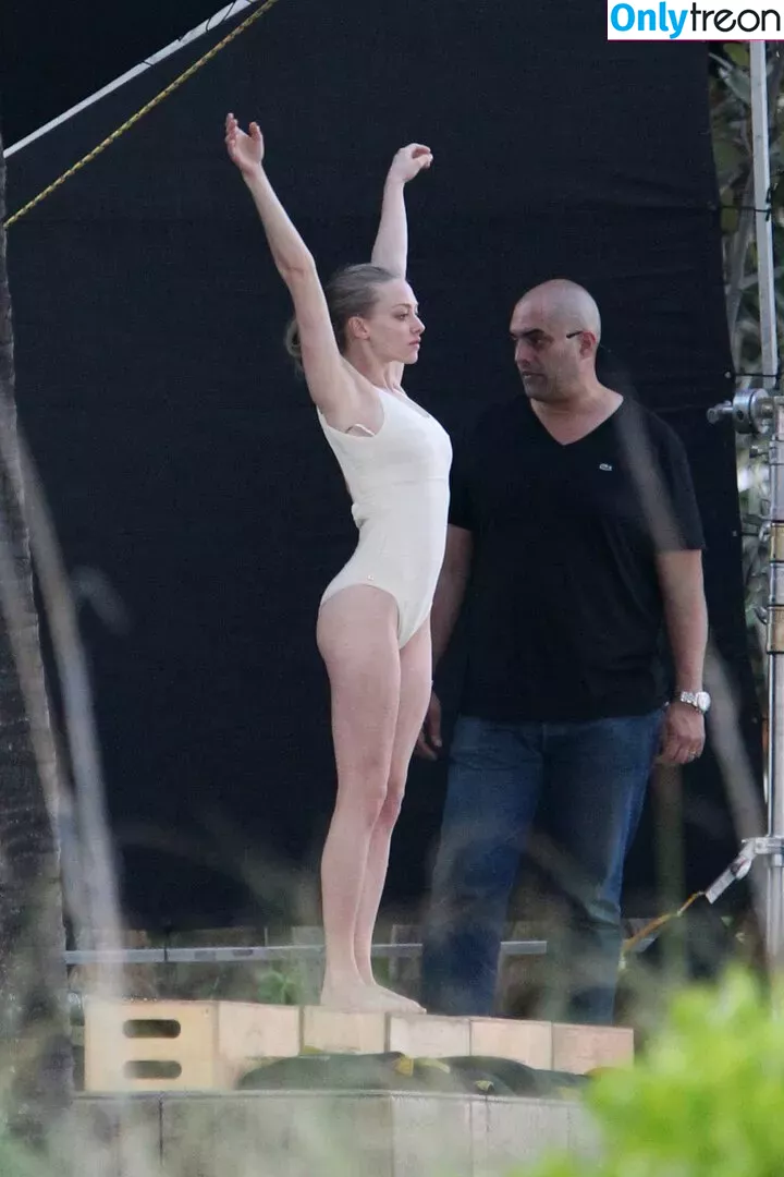 Amanda Seyfried nude photo #0235 (AmandaSeyfried / mingey)