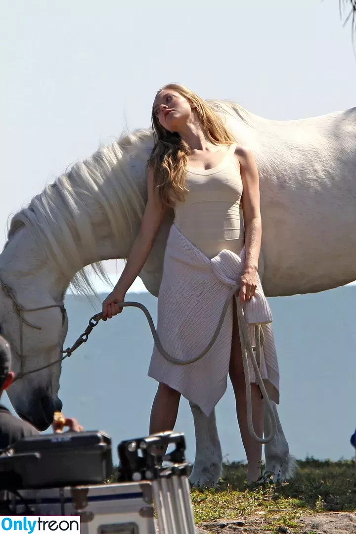 Amanda Seyfried nude photo #0239 (AmandaSeyfried / mingey)